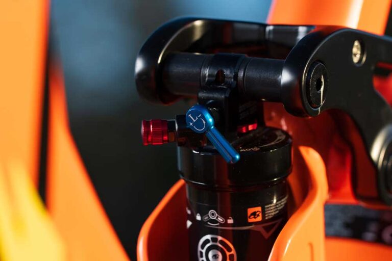 Cyrusher Trax Electric Bike 7 Cyrusher-Trax-New-Features-Rear-Air-Suspension