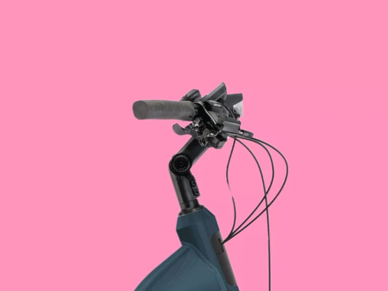 Raleigh Motus Tour LTD - Hub Gear Electric Bike 6 Raleigh Motus Tour LTD handlebar